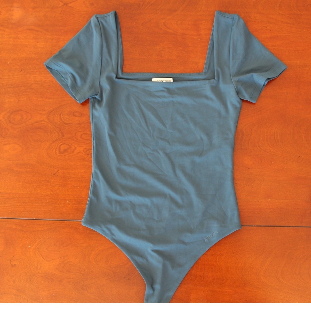 Aritzia Babaton Contour Square Neck Short Sleeve Bodysuit Blue Small
